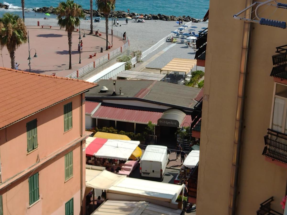 Casa Fronte Mare Apartamento Ventimiglia Exterior foto